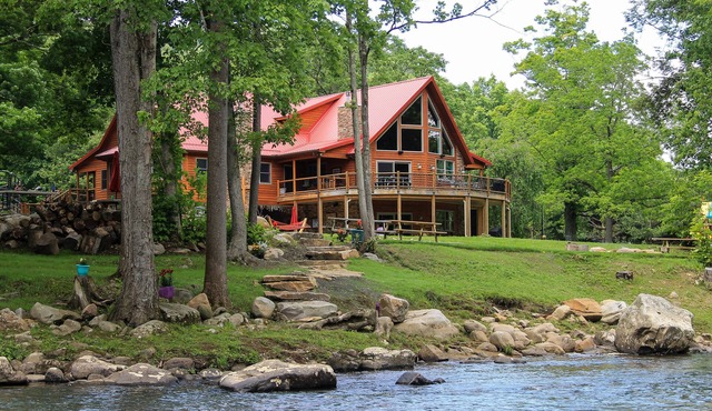 Luxury Waterfront Lodge Sleeps 25 w/Pool & Hot Tub/Close to Deep Creek Lake
