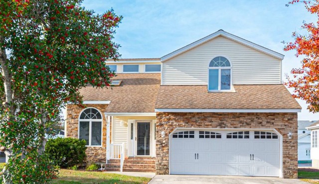 Luxury Waterfront Retreat, Private Dock, Pontoon Option, Golf, Pools, Beach Club