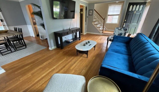 Lyndhurst 3 BR 1 Bath Home for Monthly Rental w Smart TVs and wood flooring in quiet neighborhood