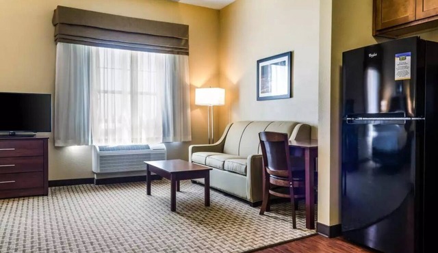 MainStay Suites Hackberry Sportsman's Lodge in Hackberry
