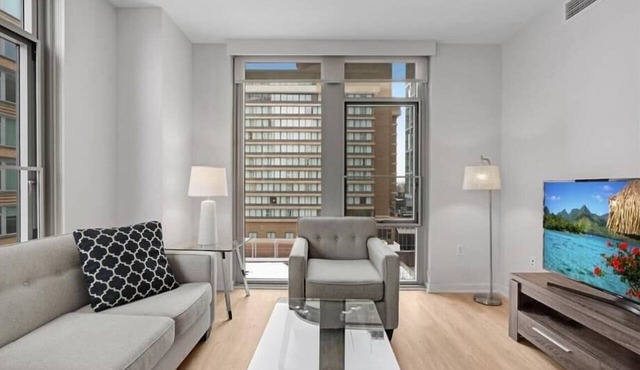 Modern 2BR | Full Kitchen | Near Crystal City Shops | By GLS