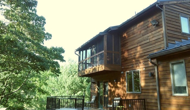 Modern artful charm in West Side: 2 BR 2 BA, historic tranquil setting