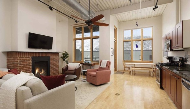 Modern Basalt Mid-Valley Retreat with Rooftop Deck, Gym & A/C Near Aspen & Carbondale