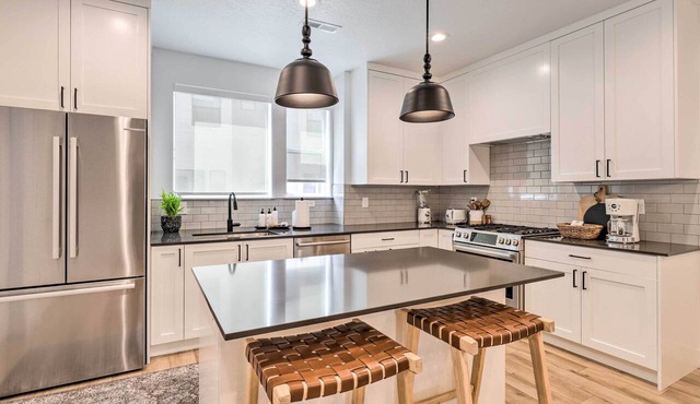 Modern-chic Provo Townhome 1 Mi to BYU Campus