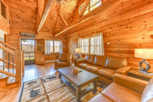 Modern Comforts Classic Cabin- Family&Fish Escape!