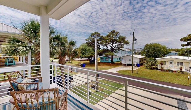 Modern Duplex, Fenced Yard, Dogs OK, Easy Walk to Beach + Greenway