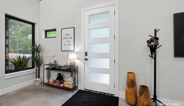 Modern Forest 3-Bedroom Home w/Bunk Beds upstairs. Private Pool, HotTub, & More