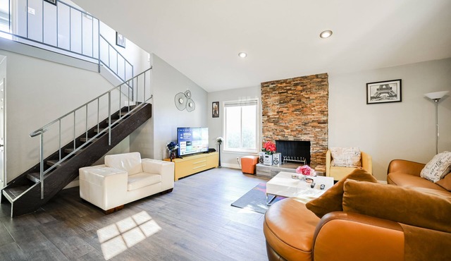 Modern House 4 Miles to Strip