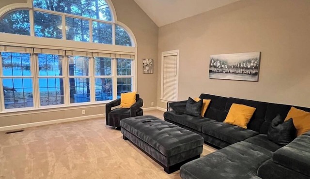 Modern Lakefront Retreat - 3br 2ba