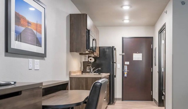 Modern Room with Kitchen Near Oregon Museum of Science and Industry