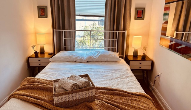 Modern spacious home - 10min walk Rittenhouse amazing views w/roof deck sleeps 6