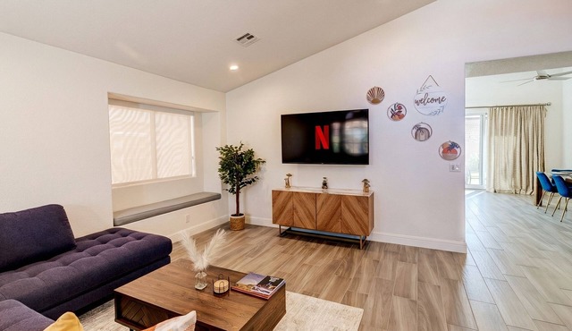 Modern & Spacious Vegas House King Bed Backyard Grill