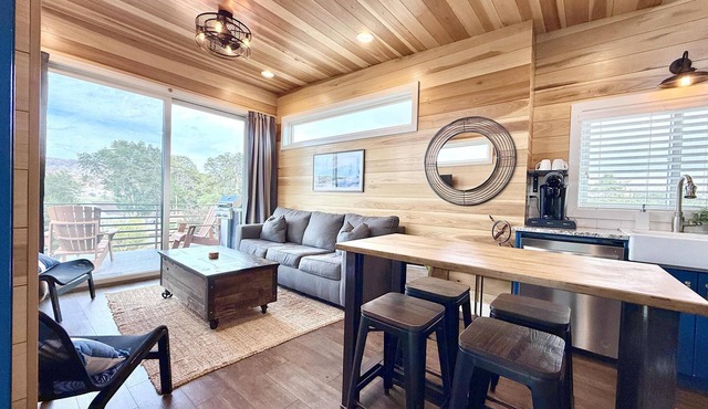 Modern Tiny Loft Near Grand Staircase, Utah Views!