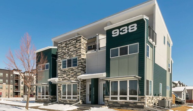 Modern Townhome Fire Pit + Patio