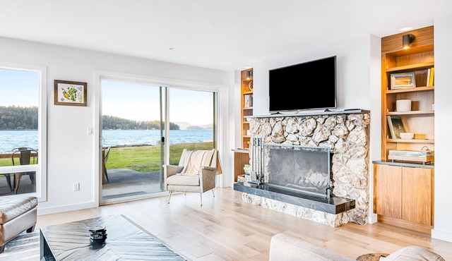 Modern Waterfront Home w/Free WiFi, a Full Kitchen, & a Bay View