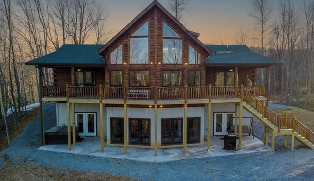 Moksha Retreat - A-Frame|Mtn Views|Hot Tub|King Ensuites