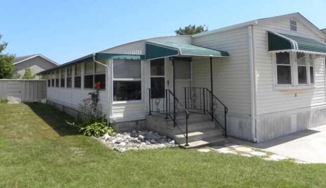 Montego Bay Community 3 BR 1.5 Baths+outside shwr