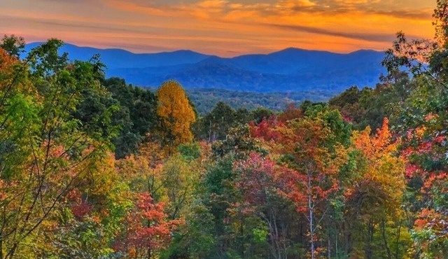 Mountain Cabin with Hot Tub, Views and Firepit, Near Blue Ridge