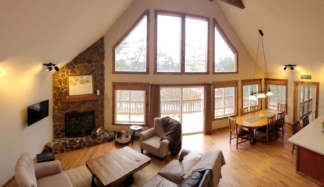 Mountain Chalet Getaway by Bryce Resort l Screened In Porch l WiFi