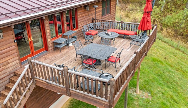 Mountain Escape w Private Suite Modern Comforts