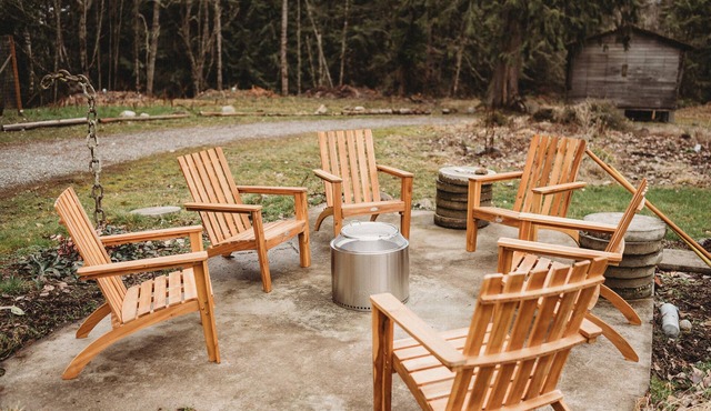 Mountain home in forest, 12 min to downtown Sequim, Fast Wifi, Fire pit, Sauna