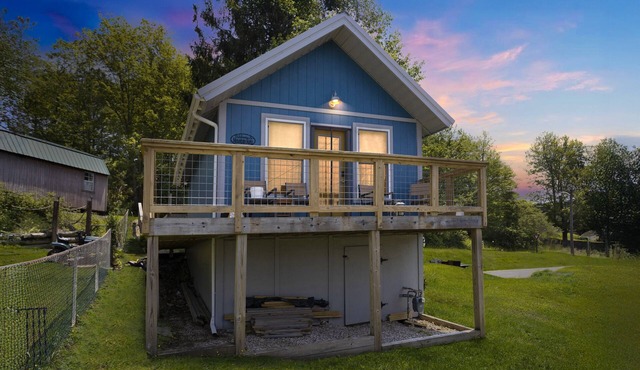 Mountain Koru Near Trails & Town 2 Bedroom Cabin