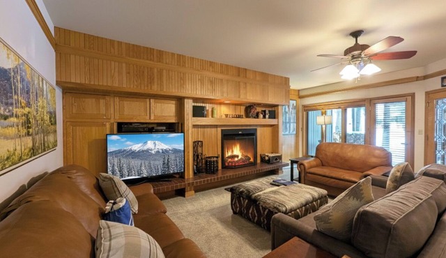 Mountain Summer Getaway w/Peaceful Patio