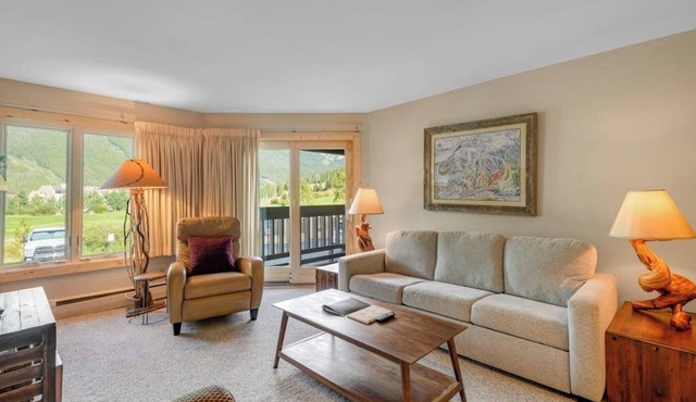 Mountain view condo w/gas fireplace, shared outdoor pool, and free WiFi