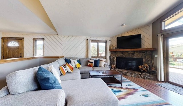 Mountain view home with deck, wood-burning fireplace, & WiFi - great location
