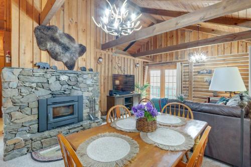 Murphy Cabin w/Views < 1 Mi to Hiwassee Lake!