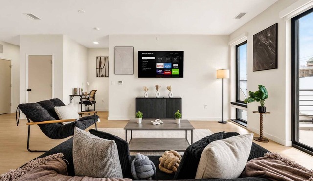 Near CWRU & Clinic | Gym, Balcony, Parking