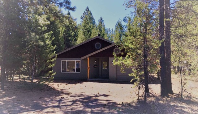 Near Sunriver! Discount for Extended Stay, Bikes & Ping Pong, Patio w/ Grill, Close to Golf & Skiing