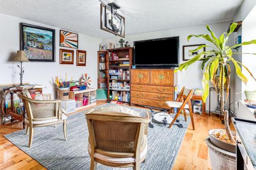 Near Trails, Parks & Orchards: Germantown Retreat