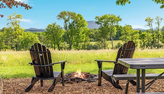 NEW - Country Roads Cottage - Amish Living Reimagined in WV - HOT TUB