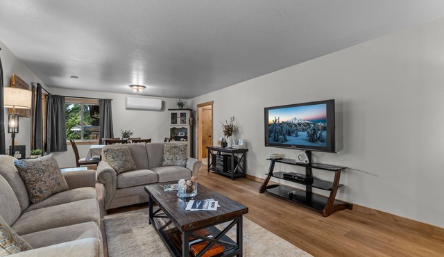 New! Diamond Retreat – Peaceful Bend Hideaway Near Old Mill & Trails
