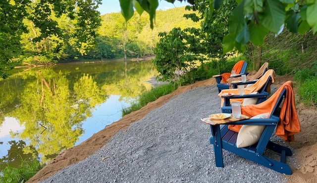 New Listing! Riverfront Home-Hot Tub-Fire Pit-Swimming-Wildlife-Couples Retreat