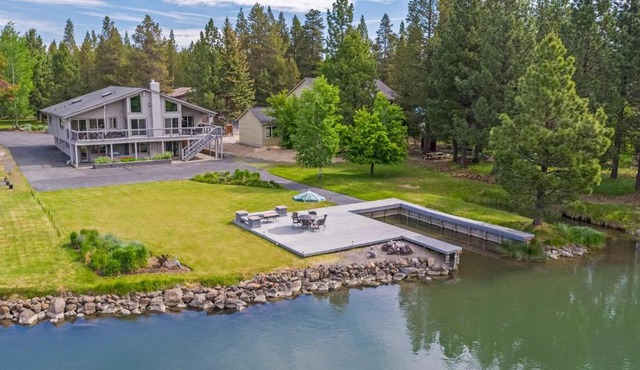 NEW LISTING Riverfront Retreat Peaceful Luxury on the Deschutes River
