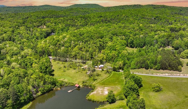 NEW LISTING ! RUSTIC MEADOW AT LADYBUG LAKE