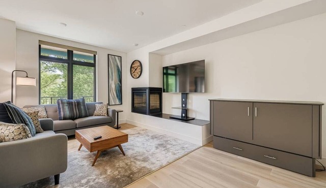 New Riverfront Home | Near Six Resorts Hot Tub!
