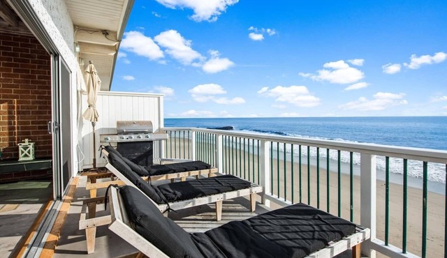 New Superior Malibu Road Oceanfront Townhouse PRIVATE BEACH