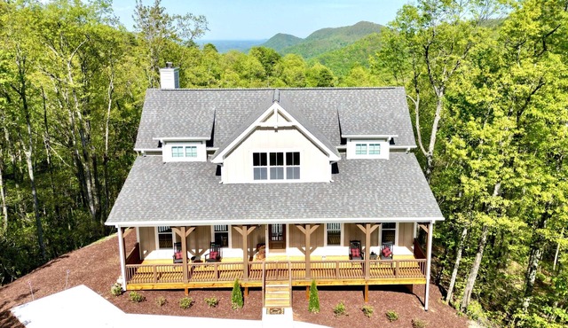 NEWER Luxury 6/6 Mt View in Gated Preserve, Hot Tub, Hiking Trails, EV Charger
