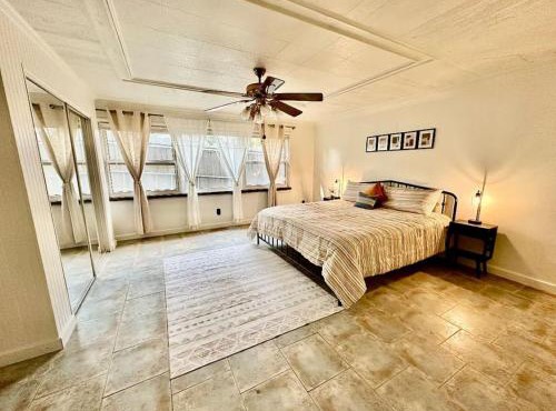 Newly Renovated Quiant 2-bed 2-bath Apt