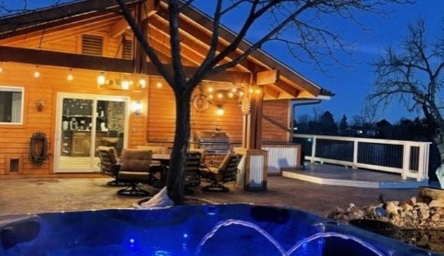 No Cleaning Fee! Luxury Broadmoor Home w/Hot Tub & Fire Pit