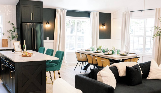Oak & Ember Lodge Modern Luxury Nestled in the Woods- Resort 2.2 miles away