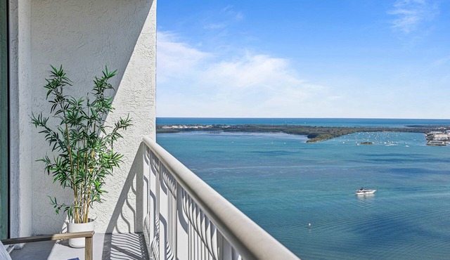 Ocean & City View Brickell Condo w free parking