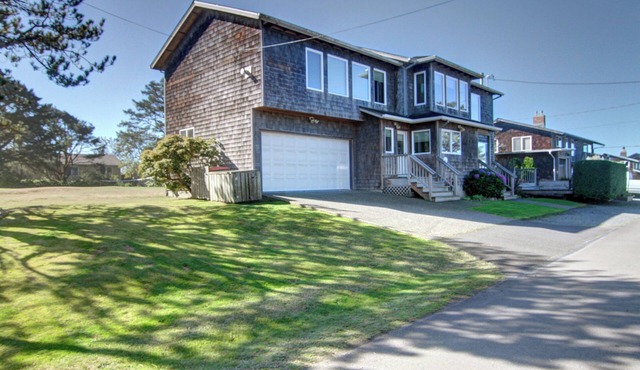 Oceanhouse- Spacious & Family-Pet Friendly-Close to Beach-Guest Favorite