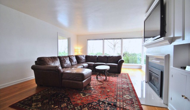 Old Main Terrace: Peaceful Retreat Minutes from Utah State University & Downtown Logan