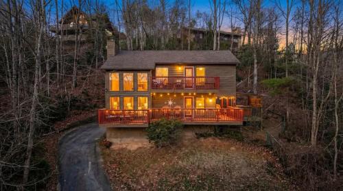 ONE Beary Good View 3BR-2BA in Gatlinburg Sleeps 9