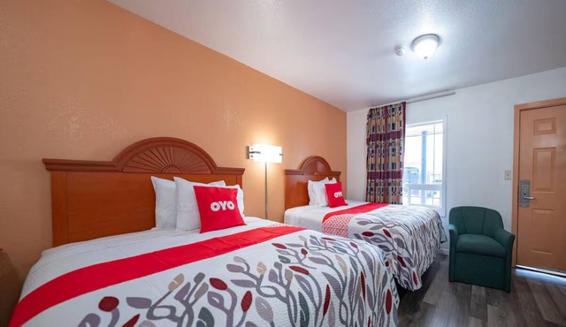 Outdoor Fun Awaits in Madras from a Relaxing Queen Room at Budget Rates