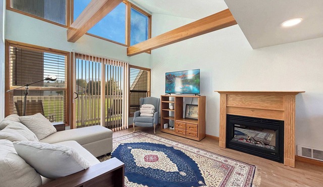 Overlooks Golf Course, Mountain View, Fireplace